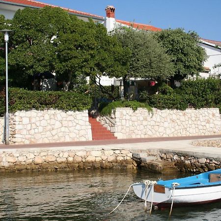 Apartments Petar - 6M From The Sea Barbat na Rabu Exteriör bild
