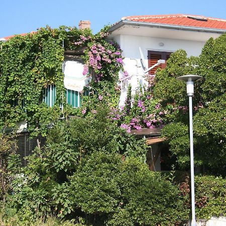 Apartments Petar - 6M From The Sea Barbat na Rabu Exteriör bild