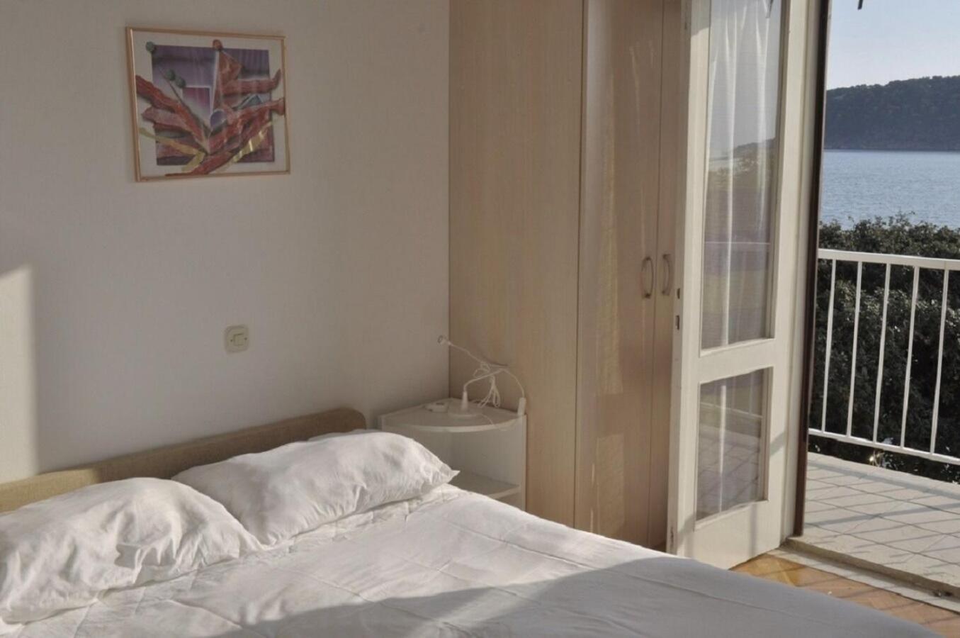 Apartments Petar - 6M From The Sea Barbat na Rabu Exteriör bild