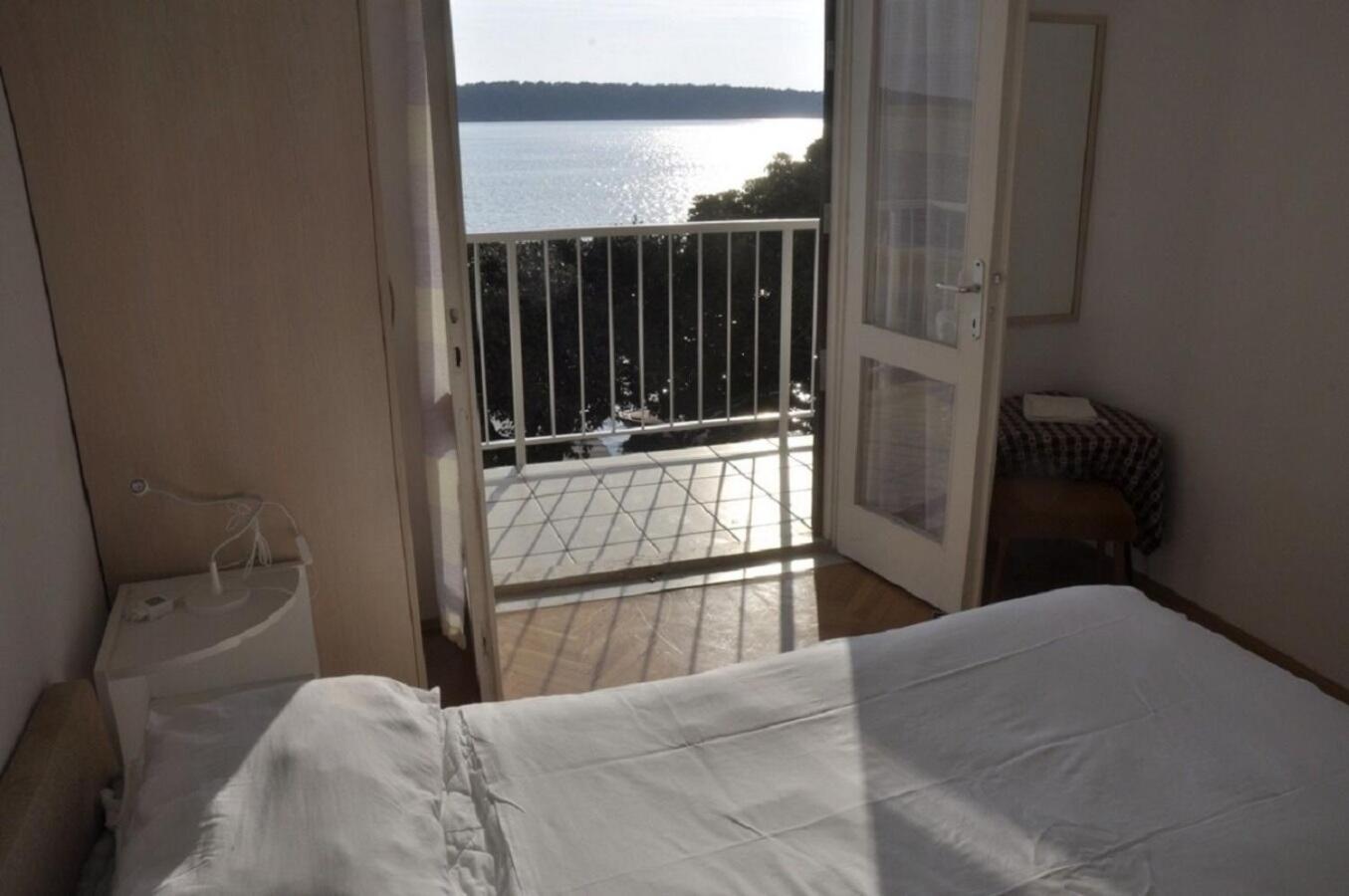 Apartments Petar - 6M From The Sea Barbat na Rabu Exteriör bild