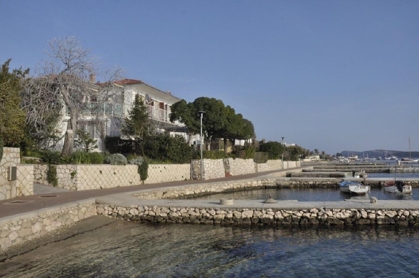 Apartments Petar - 6M From The Sea Barbat na Rabu Exteriör bild