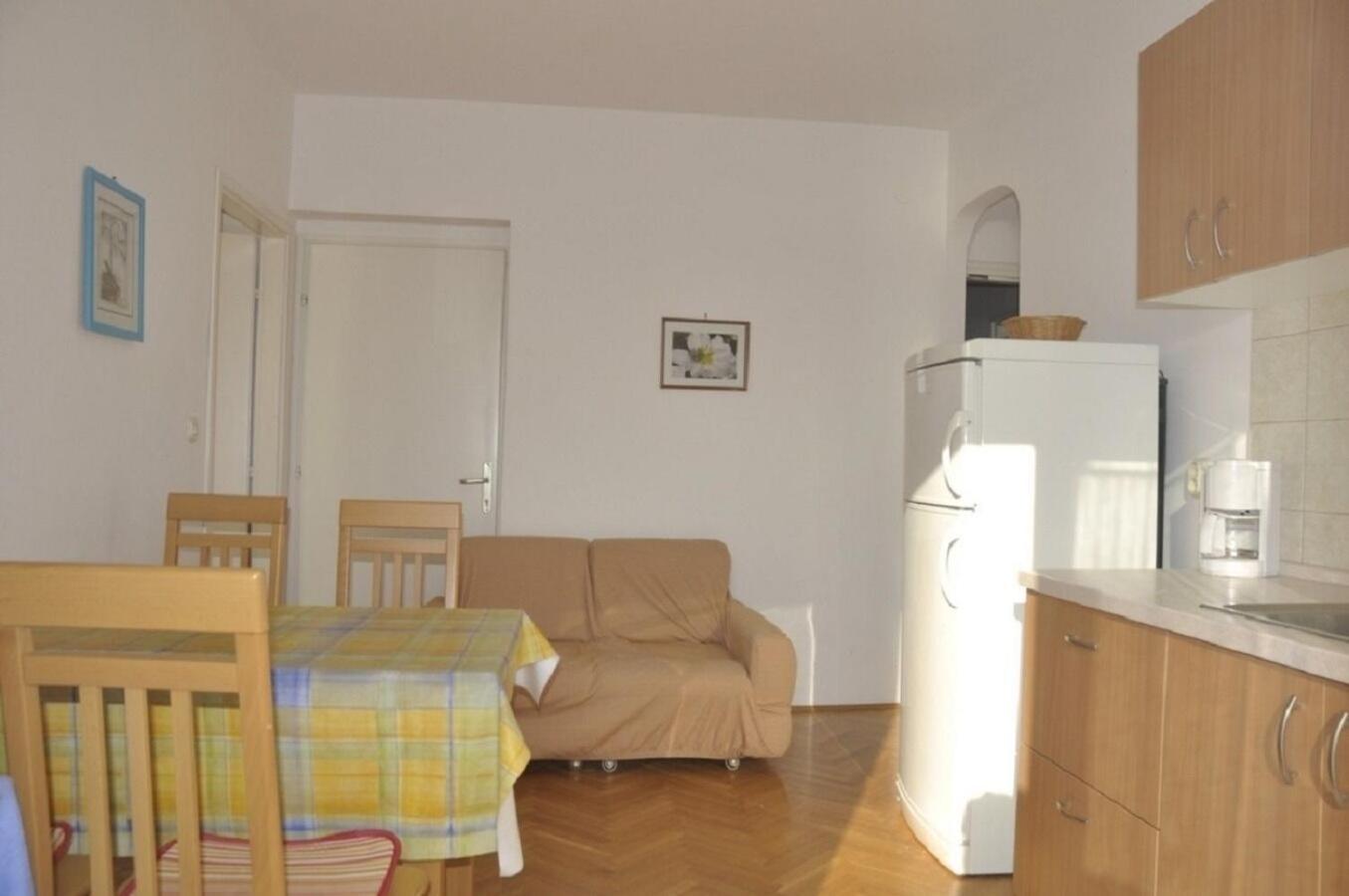 Apartments Petar - 6M From The Sea Barbat na Rabu Exteriör bild