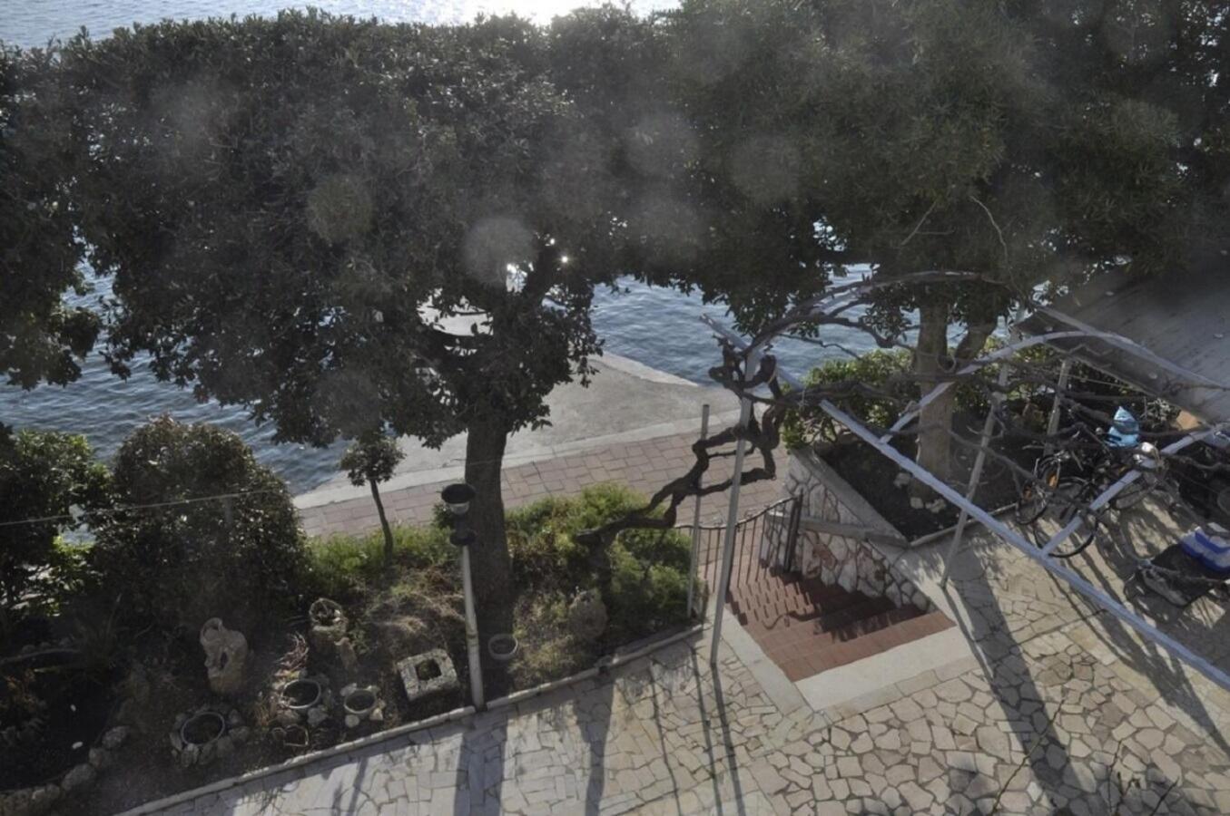 Apartments Petar - 6M From The Sea Barbat na Rabu Exteriör bild